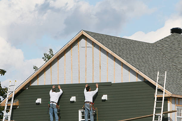 Professional Siding Installation technician working in Elgin, SC